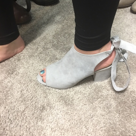 Open toe booties - Picture 5 of 6